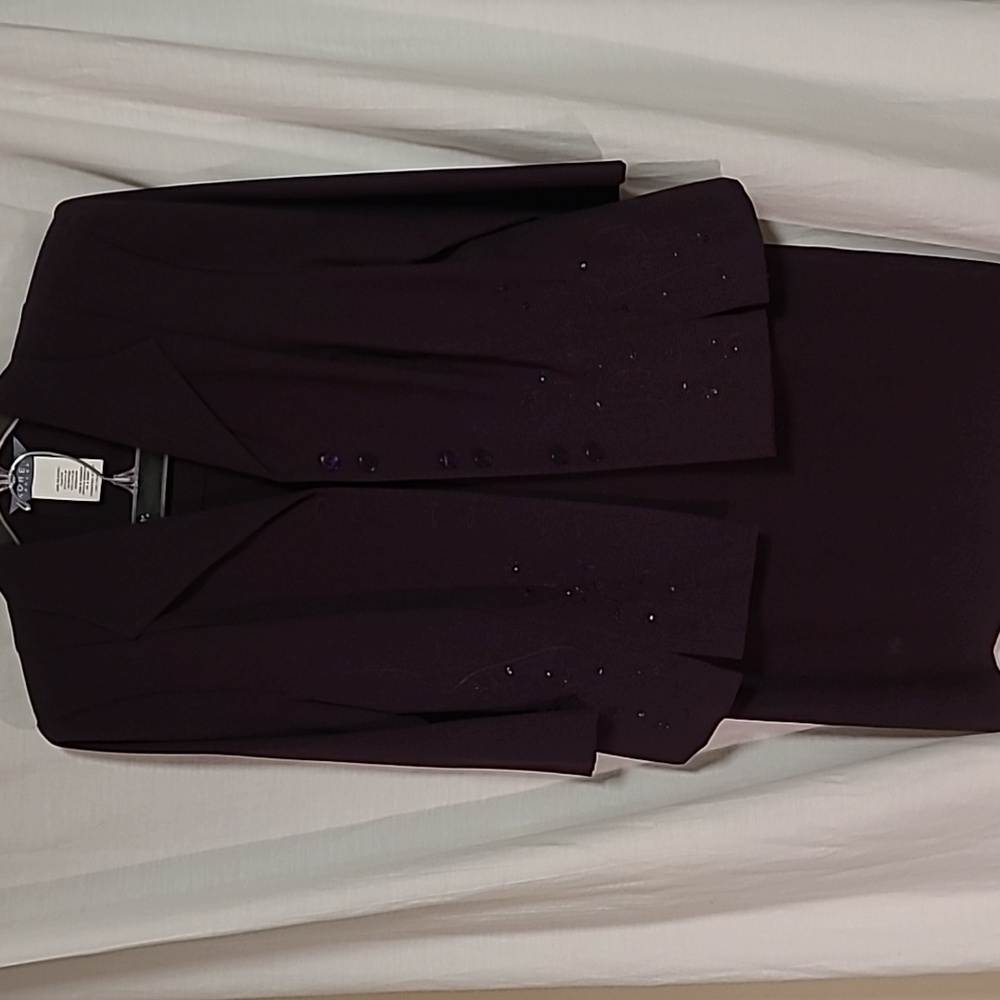 Koret 2 piece NWT Suit size 12